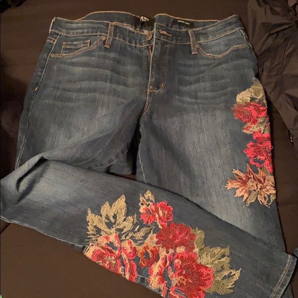Floral embroidered jeans